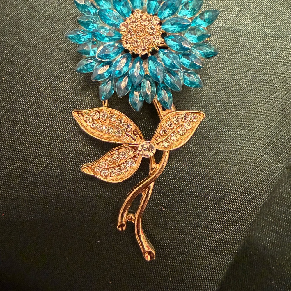Elegant Blue and Gold Floral Brooch
